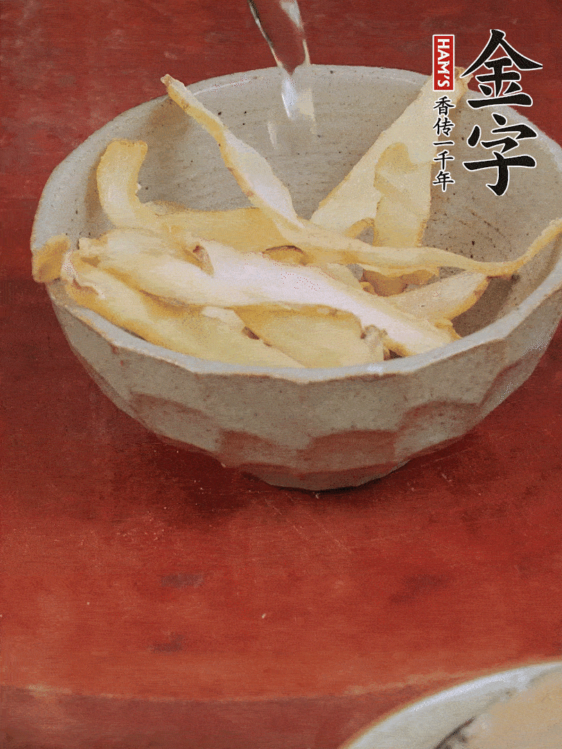 玉竹、花菇分別清水泡發(fā)。