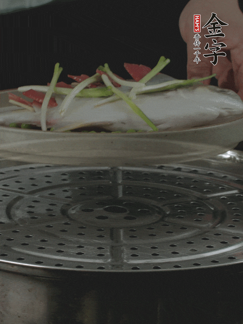 水開(kāi)后，大火上鍋蒸8～10分鐘。