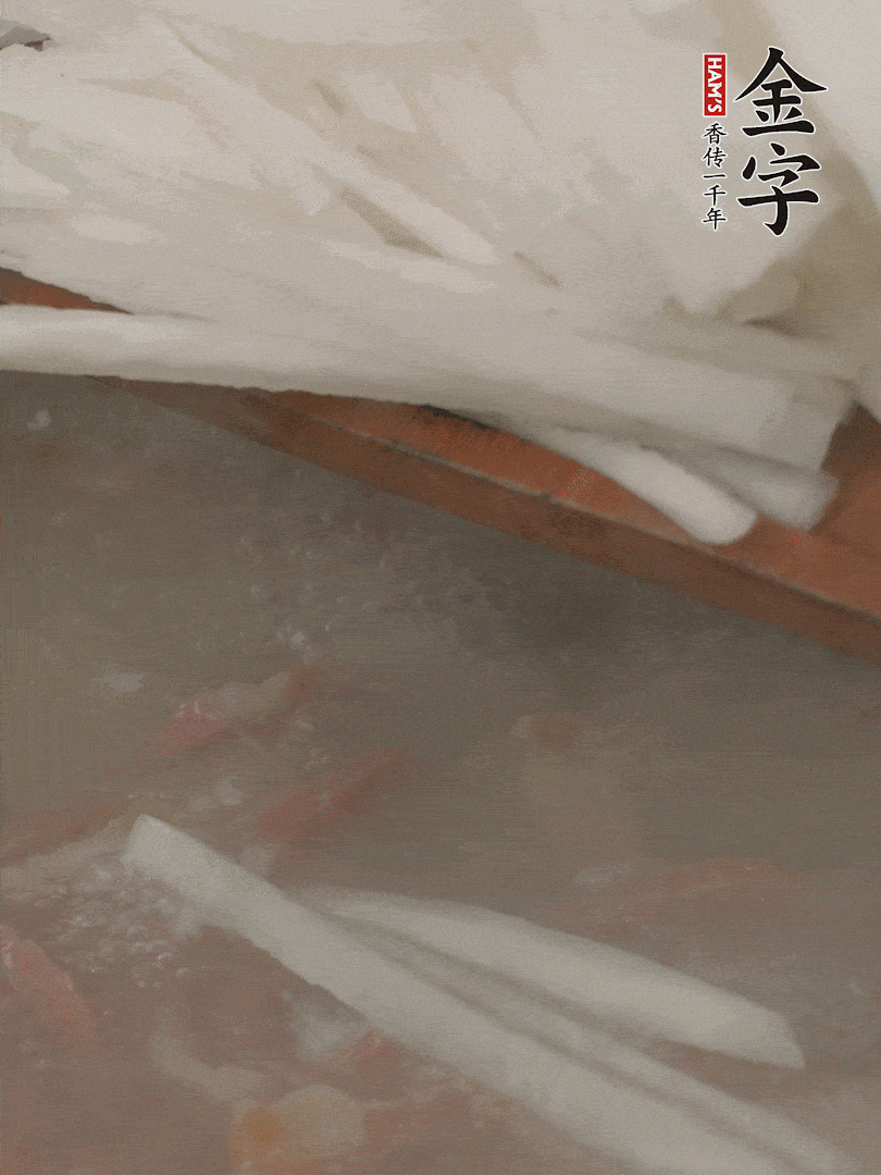 放蘿卜絲，燉5分鐘。