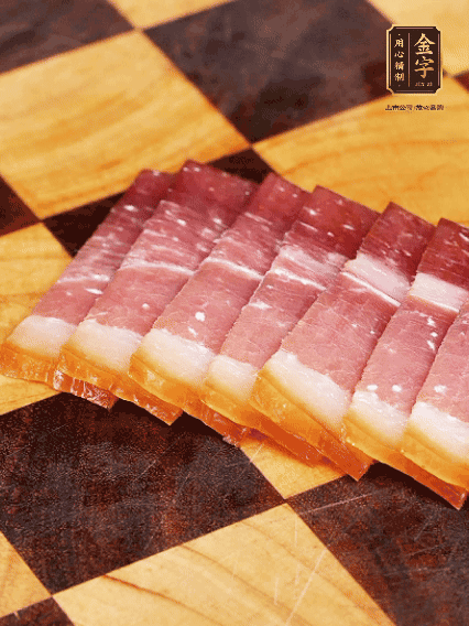 鮑魚處理干凈，金字火腿切片備用