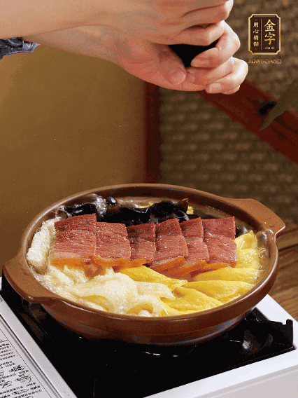 加水沒(méi)過(guò)食材，煮15-20分鐘