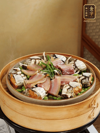 上鍋蒸15分鐘后，放蔥絲，潑熱油